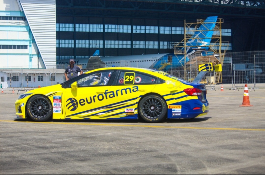 Daniel Serra toma la delantera en el GP de Stock Car en Galeão