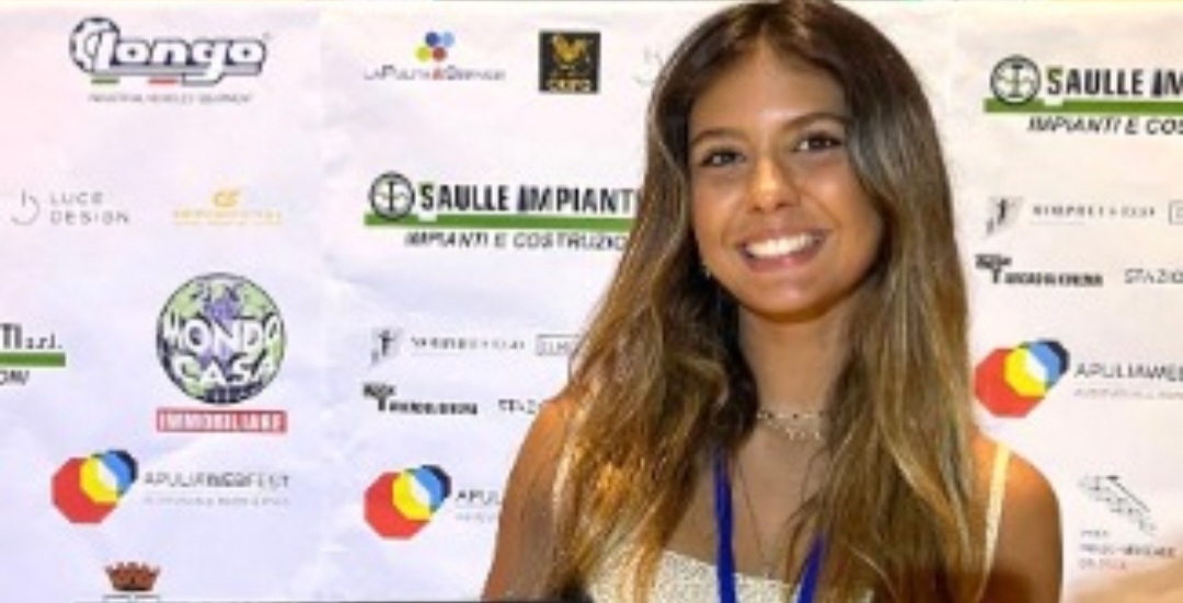La artista brasileña gana el premio a la mejor actriz en un festival en Italia