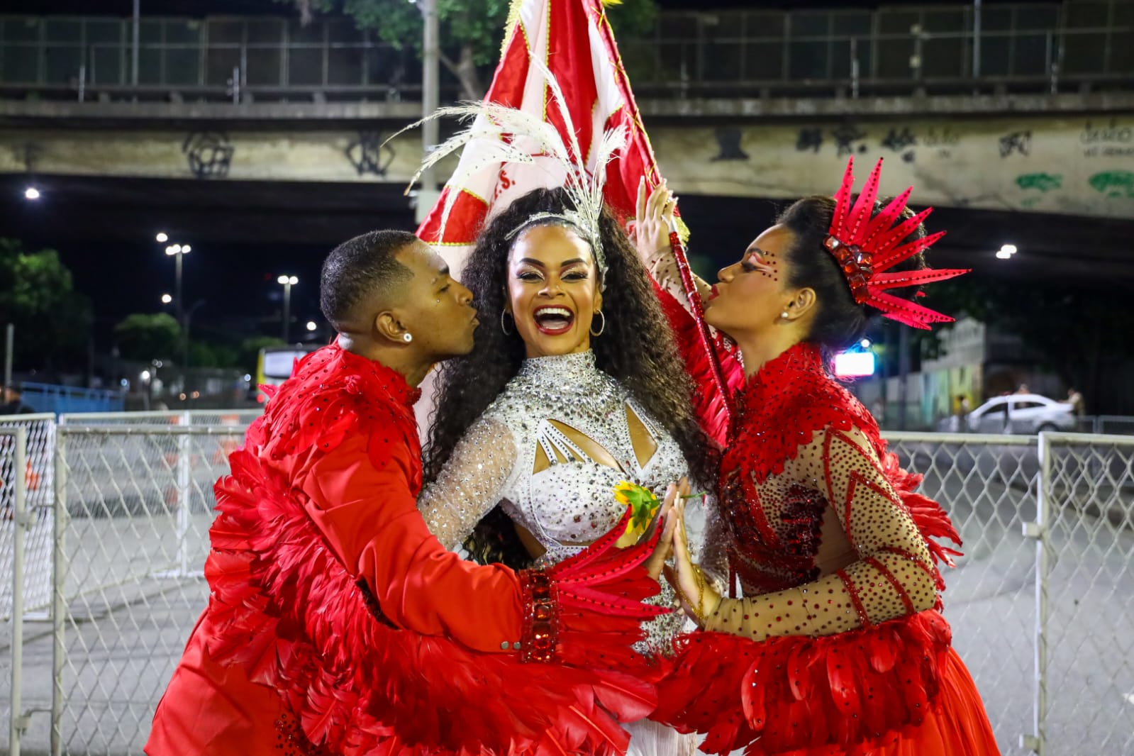 Musa da Porto da Pedra arrasa em ensaio t&eacute;cnico na Sapuca&ia...