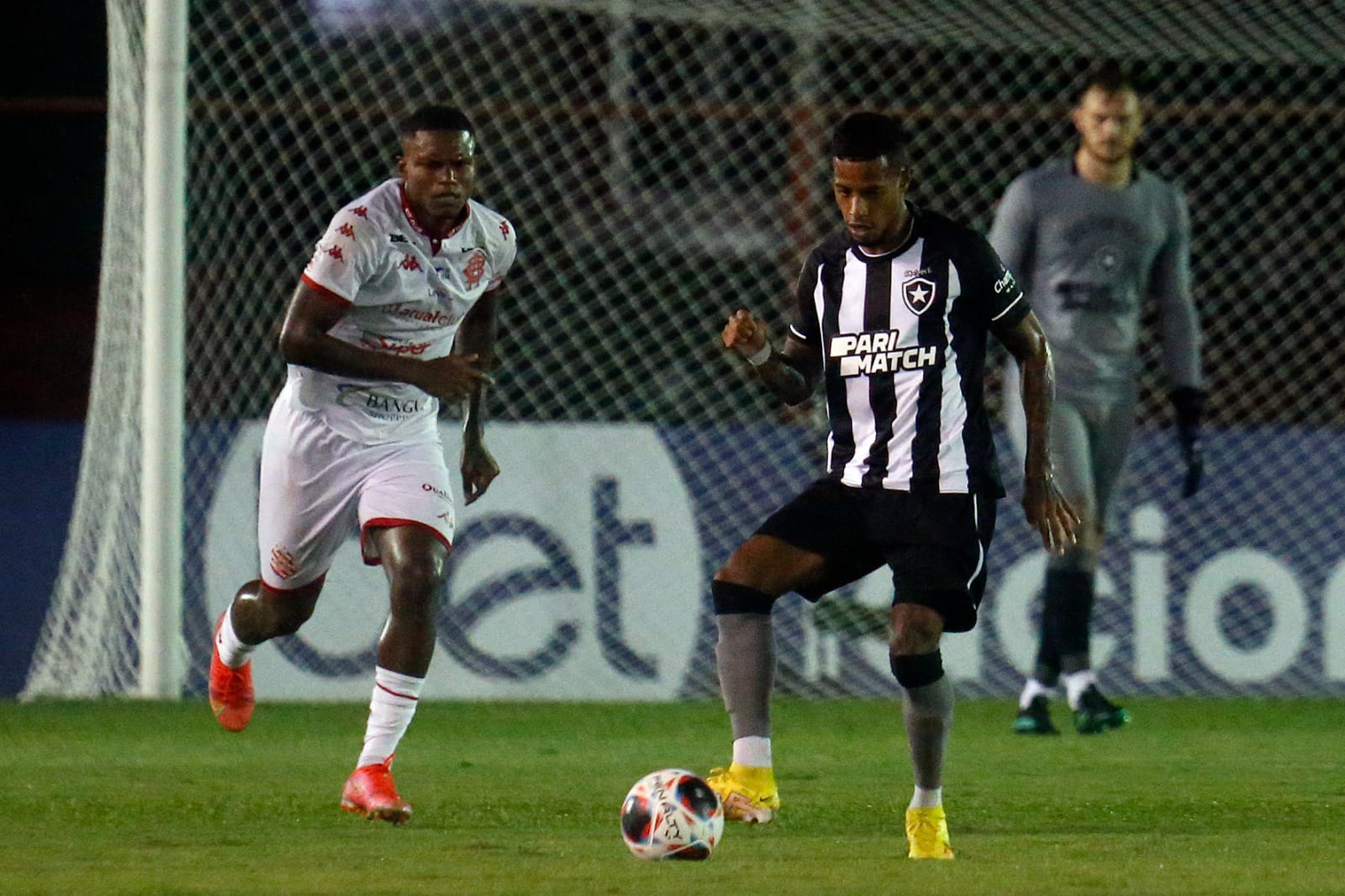 Botafogo 'mata' o jogo no segundo tempo e vira líder ao vencer o Bangu ...