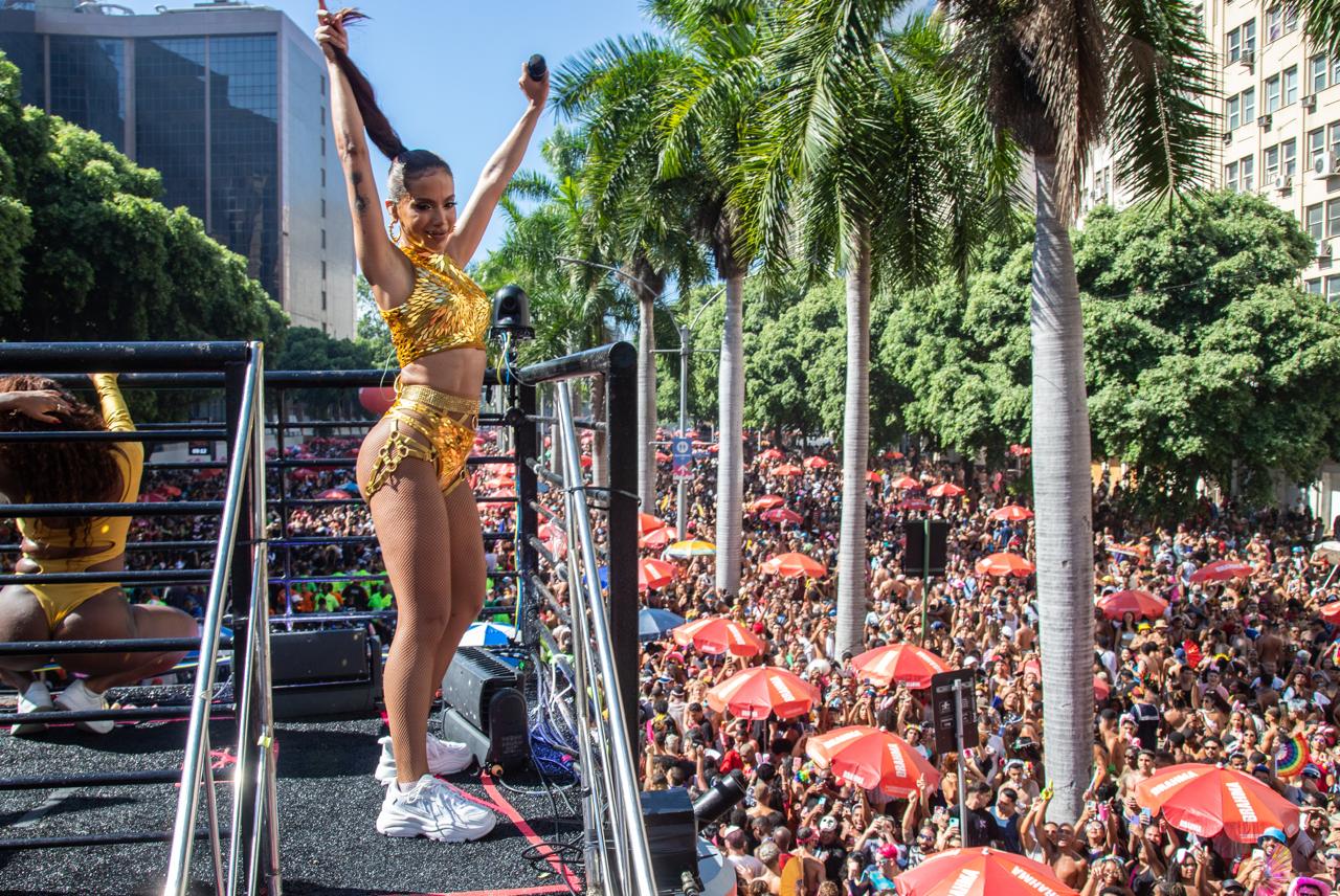 Anitta In Rio Bloco da Anitta atrai mais de um milhão de pessoas para carnaval no ...