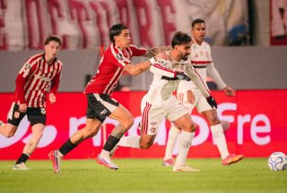 Flamengo recebe o Estudiantes precisando vencer para ir &agrave; final da Libertadores