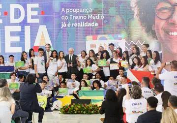 Brasil tem eterna dívida com a educação, diz Lula