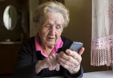 Projeto obriga bancos a oferecerem número de telefone para atendimento humanizado de idosos