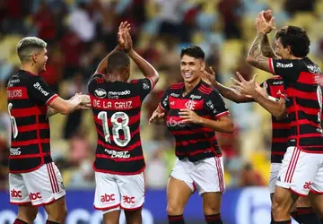 Flamengo bate o São Paulo e chega à segunda vitória no Brasileirão