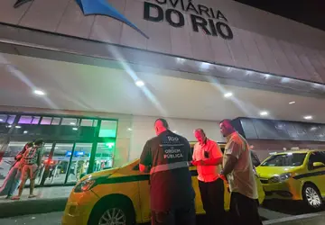 RJ realiza operação para coibir irregularidades em táxis, vans e no transporte por aplicativo no entorno da Rodoviária Novo Rio