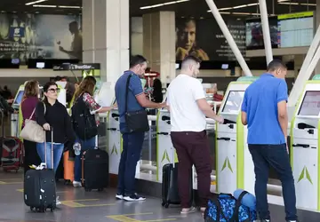  Com voos cancelados, aeroporto de Porto Alegre permanece fechado