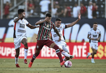 Fluminense sofre derrota nos acréscimos no Barradão