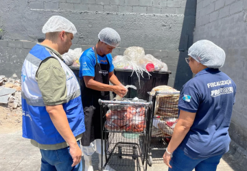 Procon-RJ descarta cerca de 250 kg de comida imprópria para consumo na região serrana do Rio