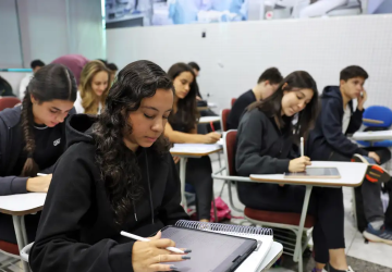 Enem: cursos populares são oportunidade para alunos de baixa renda