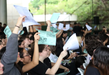  Na reta final do Enem, alunos participam de aulões e tentam relaxar