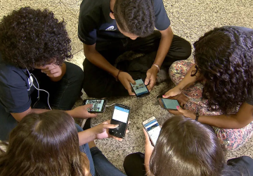  Pesquisa: 86% dos brasileiros apoiam restrição de celular nas escolas