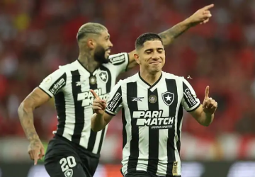 Botafogo vence o Inter e fica apenas a um empate do título do Brasileiro