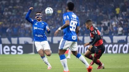 Paquet&aacute; marca no primeiro toque em campo e Flamengo empata com o Cruzeiro 