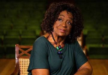 Tributo a L&eacute;a Garcia celebra tr&ecirc;s anos de legado com lan&ccedil;amento do museu digital 