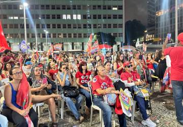 Ato do MTST em defesa de Lula sofre ataque no Largo da Carioca