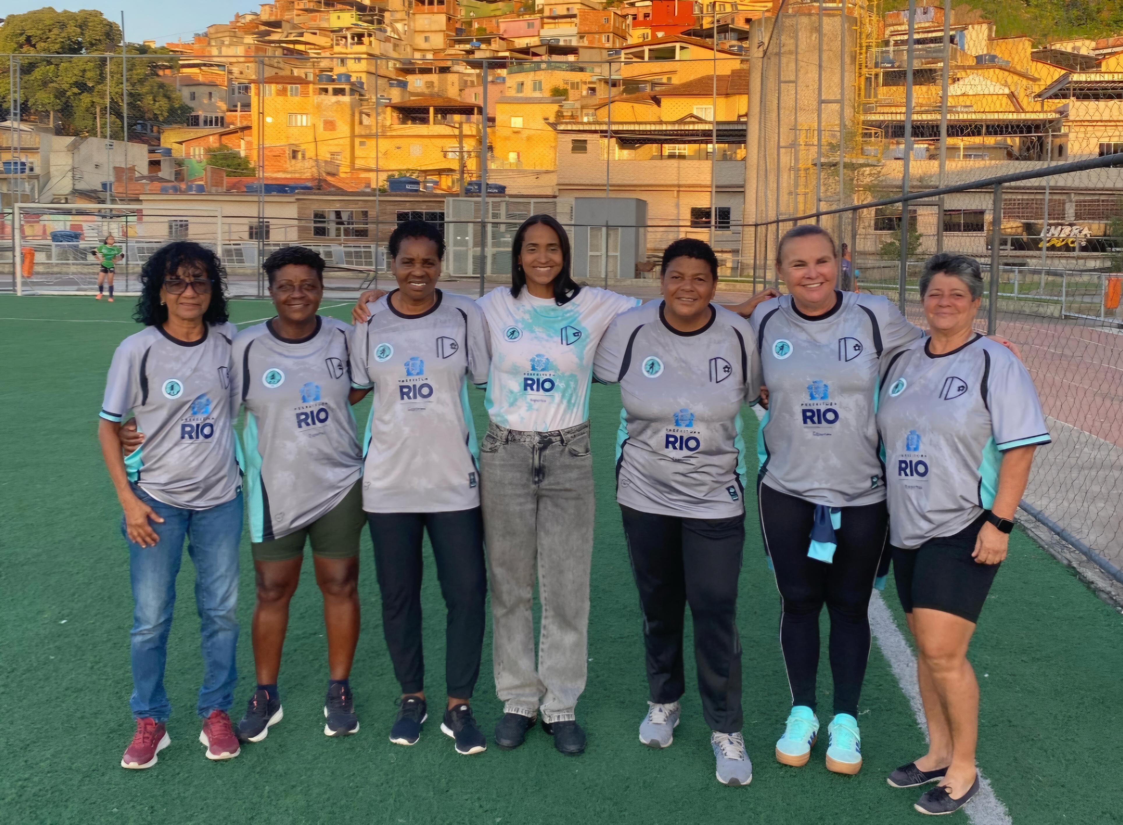 Pioneiras nas Escolas leva lendas da Sele&ccedil;&atilde;o Brasileira Feminina para a rede municipal de ensino do Rio