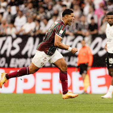 Fluminense bate Corinthians com gols de Hulk e Serna