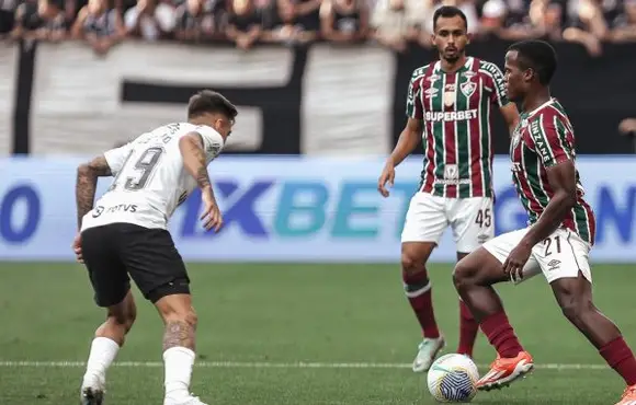 Fluminense decepciona e perde para o Corinthians