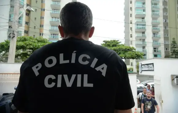 Polícia procura ladrões que roubaram computadores para escolas no Rio