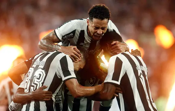 Botafogo recebe Bahia em casa para manter liderança do Brasileirão 