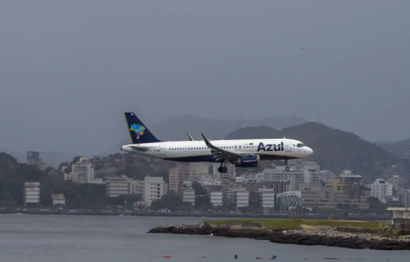 Preço médio de passagens aéreas diminuiu 5,1% em 2024, diz ministro