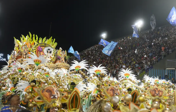 Beija-flor conquista o 15º título do carnaval do Rio de Janeiro