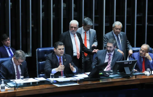 Senado aprova PEC que inclui guarda municipal na segurança pública