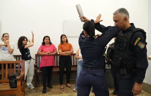 Guarda Municipal de S&atilde;o Gon&ccedil;alo realiza aula de defesa pessoal para mulheres